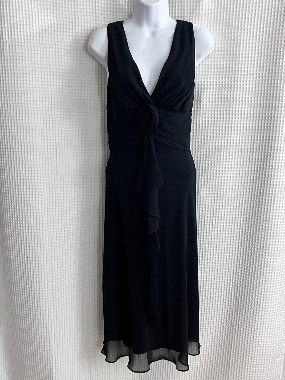 Sheri Martin Black Sleeveless V-Neck Midi Dress with Front Rosette size 10